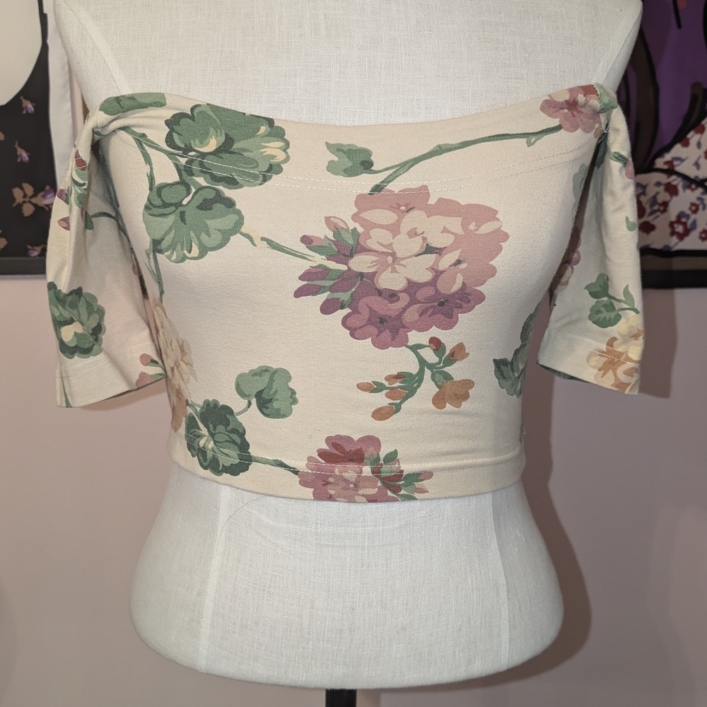 Floral Cream Crop Top - Picture 4 of 5